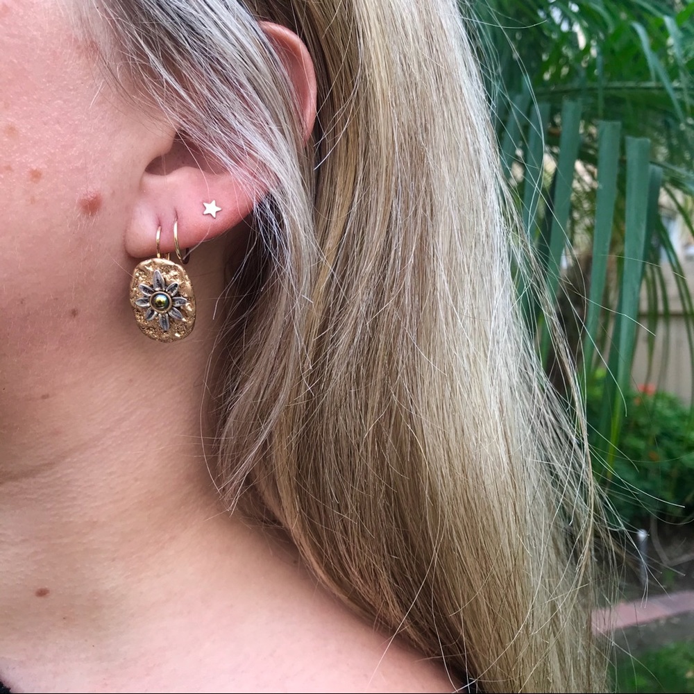 HP✨14k Gold✨ Hammered Hematite Flower Drop Earring - Picture 4 of 6